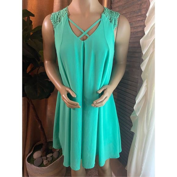 She + Sky Crochet Sleeved Mini Dress - Picture 7 of 7